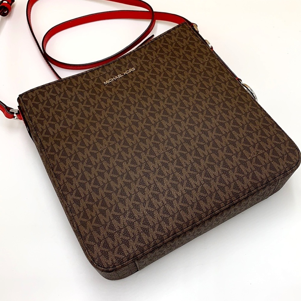 MICHAEL KORS
Jet Set Travel Large Logo Messenger Bag
BRIGHT RED/BROWN SIGNATURE - Picture 2 of 16